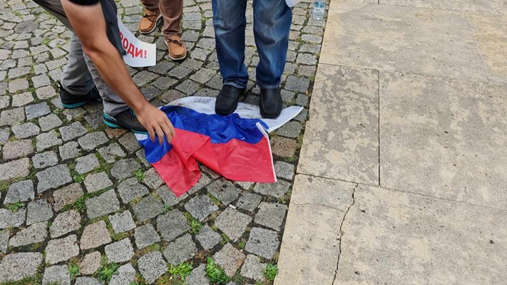 Mass burning of Russian flags in Sofia