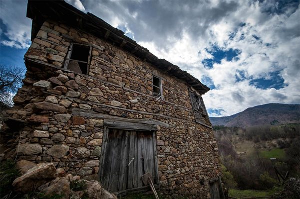 В село накрай света не си говорят