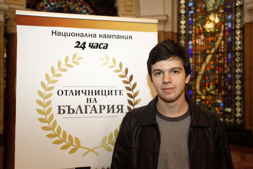 ЗАХАРИ МАРИНОВ, печели бронз и сребро от международна олимпиада по математика в Букурещ