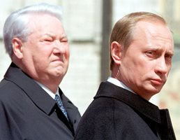 Първият президент на Руската федерация Борис Елцин и Владимир Путин през 2000 г.