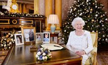 Тайните на Елизабет II: кралицата няма паспорт, нито право да гласува. Учила е как да кара тритонен камион, да сменя гуми и свещи