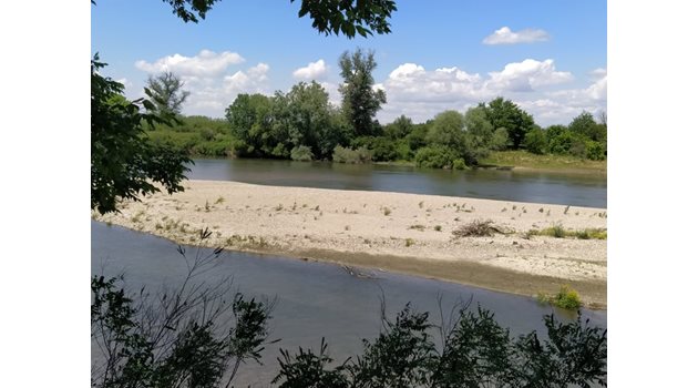 Река Марица минава покрай Милево.