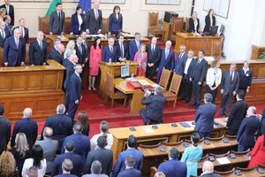 Акад. Денков е новият премиер на България, кабинетът на ротация с Габриел е избран