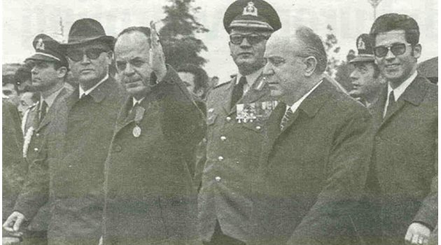 1967 г.: Агент "Зевс" разкрива черните полковници в Гърция. Слага в джоба си КГБ, ЦРУ и Сикрет сървиз