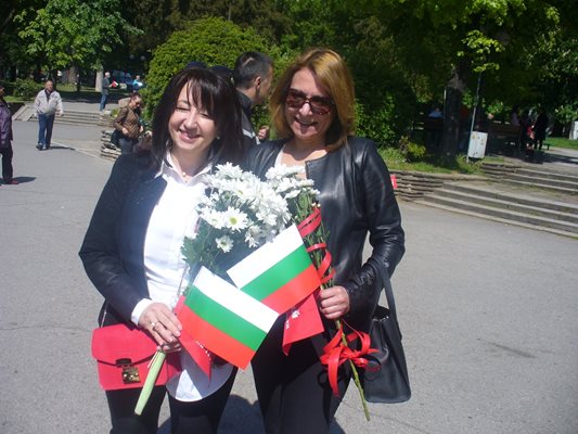 Социалисти от Стара Загора дойдоха днес в парк "Пети октомври", за да отбележат Празника на труда 1 май.