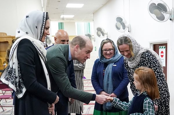 Принц Уилям и Кейт посетиха доброволци, помогнали на пострадалите от земетресенията в Турция и Сирия (Галерия)
