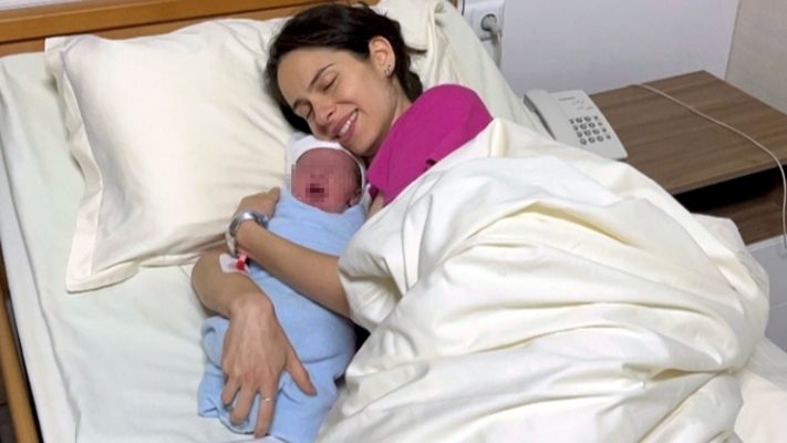 Даяна Ханджиева избира името на бебето по списък