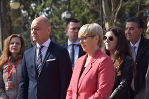 Президентката на Словения се срещна с кмета на Пловдив, поклони се пред паметника на сънародника си Безеншек (Снимки)