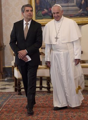 През май 2016 г. Плевнелиев бе на аудиенция с папа Франциск във Ватикана. По време на мандата си се срещна и с предшественика му Бенедикт ХVI, с когото разговаря на родния му немски. Президентът Плевнелиев беше 4 пъти на посещение във Ватикана.