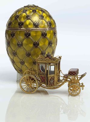В яйцето на Фаберже за коронацията на Николай II е скрита каляска.