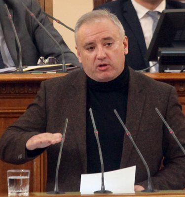 Атанас Костадинов