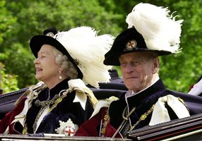 Кралица Елизабет и принц Филип през 2001 година СНИМКА: РОЙТЕРС