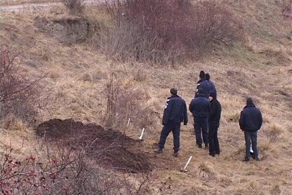 Криминалисти намират останките на починалите в село Клисура