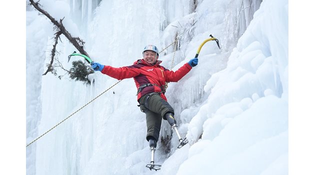 Си Бою прави 5 опита да изкачи Еверест, като през 2016 г. виелица го принуждава да се откаже само 10 метра под върха.