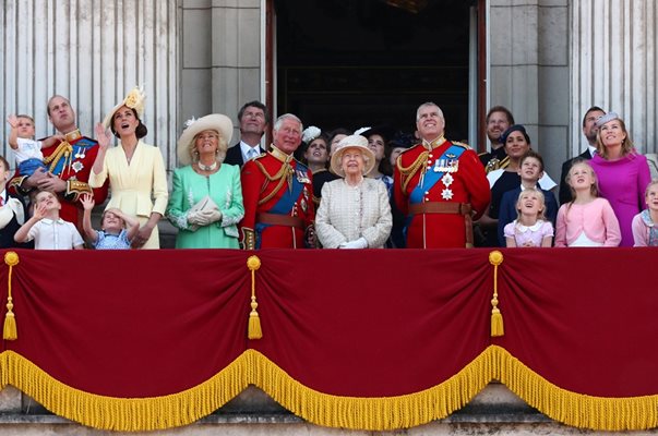 Кралското семейство на официалното отпразнуване на рождения ден на кралицата Снимки: Ройтерс