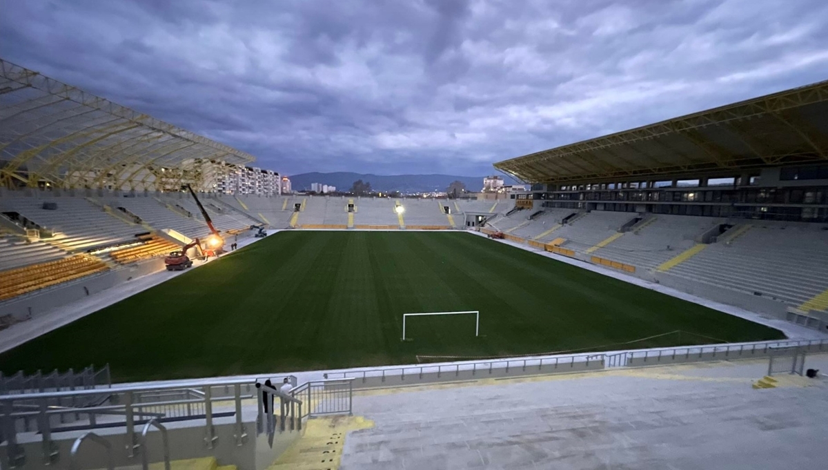 Стадионът, който лиши кмета на Пловдив от втори мандат, готов до 9 дни (снимки)