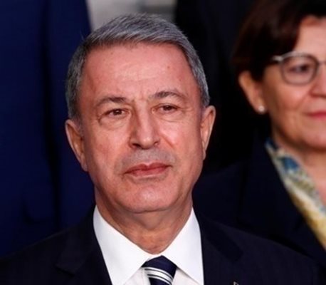 Турският военен министър Хулуси Акар СНИМКА: Ройтерс