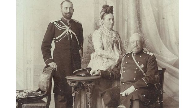 Граф Игнатиев заедно със съпругата си и сина си Леонид в София по случай 25 г. от Освобождението.