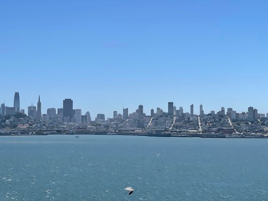 Скайлайнът на Сан Франциско, сниман от Алкатрас