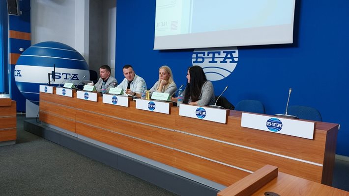 Петър Ганев (вторият отляво) представи резюме на новото издание на "Регионални профили" на ИПИ
