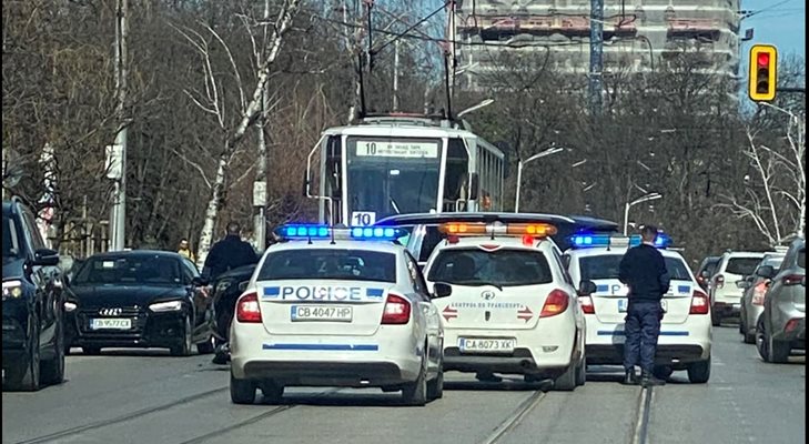 Катастрофа между джип и мотор
СНИМКА: Facebook/Катастрофи в София