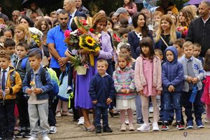 1500 ученици влязоха в най-голямото училище във Велико Търново, кметът ги поздрави