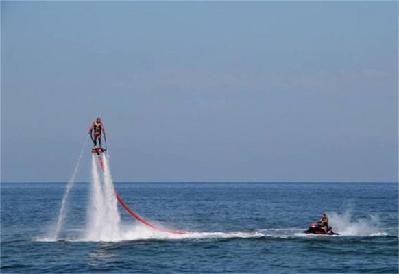 След краха на вота: Марешки стана супергерой, полетя над водата