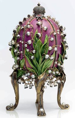 Яйцето “Момини сълзи” на Фаберже е подарено от цар Николай  II на съпругата му Александра за Великден през 1898 г.