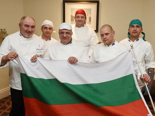Българският отбор по транжиране след успеха в Белфас на световното първенство