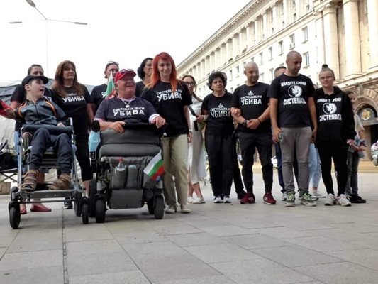 Майките на деца с увреждания от “Системата ни убива” се явят на изборите с “Изправи се, България”

СНИМКА: РУМЯНА ТОНЕВА