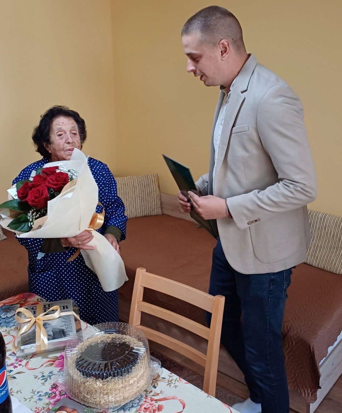 100 години празнува баба Люба от Гоце Делчев