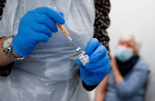 Защо ваксината на “АстраЗенека” е най-важна за победата над вируса (Обзор)