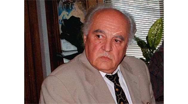 НАКАЗАНИЕ: Бившият министър-председател Димитър Попов произнася смъртната присъда.