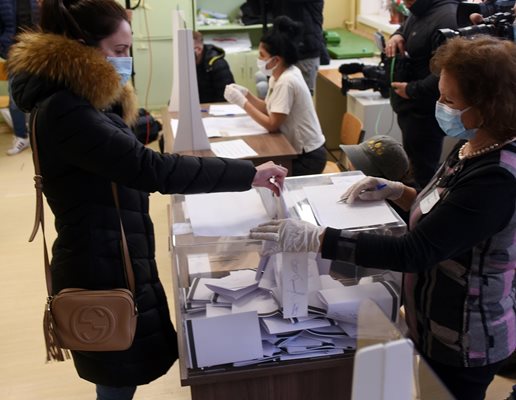На изборите на 4 април са гласували 1 млн. по-малко отколкото през юли 2009 г. 