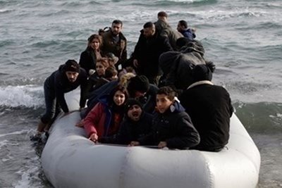 Гърция призова Турция да спре лодките с мигранти