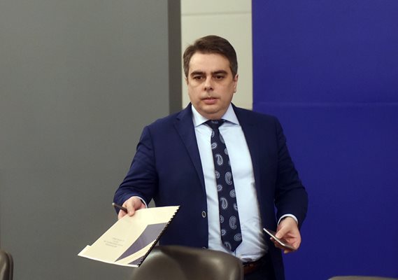 Асен Василев: Борисов ще трябва да защити в съда твърденията си за посредници и комисионни