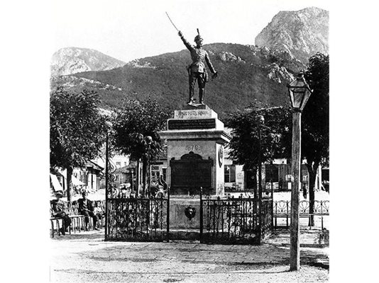 Враца, която не изпраща обещаната помощ на Ботев, първа му вдига паметник през 1890 г.