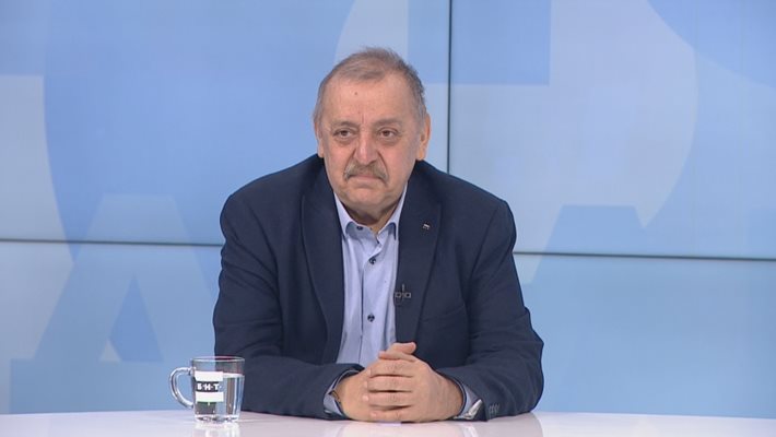 Проф. Кантарджиев: Броят на болните расте