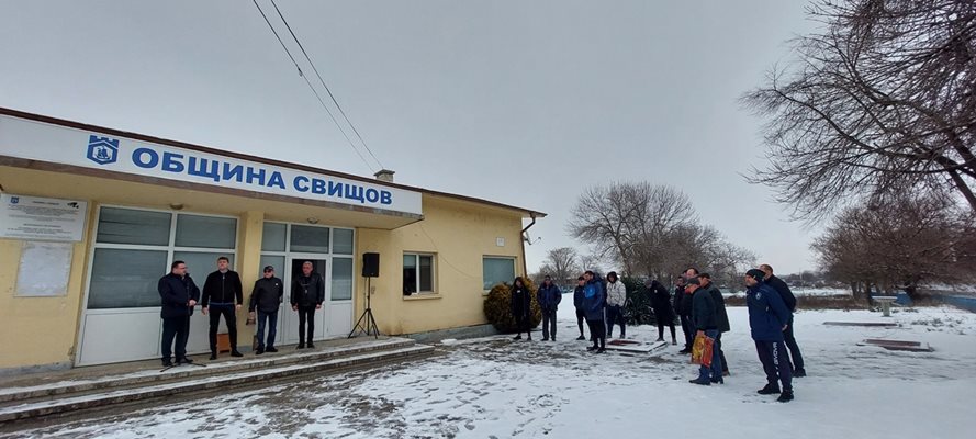 Дадоха старт на ремонта на спортната зала на "Академик Свищов"

Снимка: Община Свищов