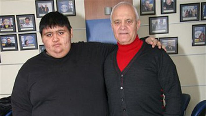 Момчето с диетолога Иван Гарабитов, с чиято помощ сваля десетки килограми
