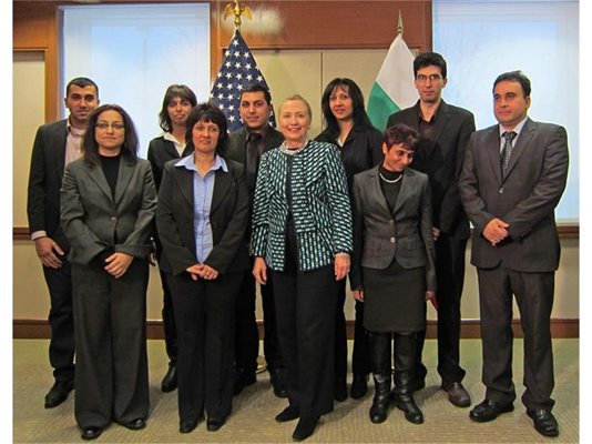 Хилари Клинтън с представители на ромски организации у нас. 
СНИМКА: АВТОРЪТ
