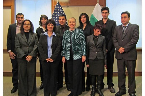 Хилари Клинтън с представители на ромски организации у нас. 
СНИМКА: АВТОРЪТ