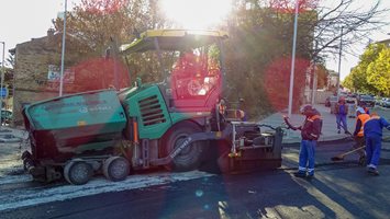 Отварят за движение вечер строящото се кръгово до летния театър в Търново