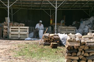 Пловдивчани грабят евтини дърва и въглища, не се отказват от кюмбетата