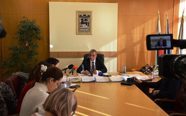 Кметът Илко Стоянов обяснява как се е стигнало до осъждането на общината.