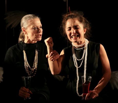 Манева и Ася Иванова в театралната постановка “Коко”
