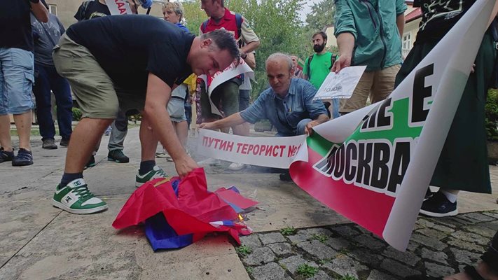 Mass burning of Russian flags in Sofia