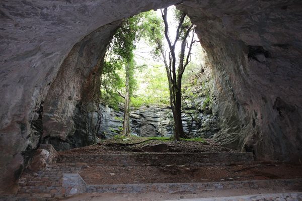 Изходът на пещерата СНИМКА: ЕЛЕНИ КАРАКАЦАНИ