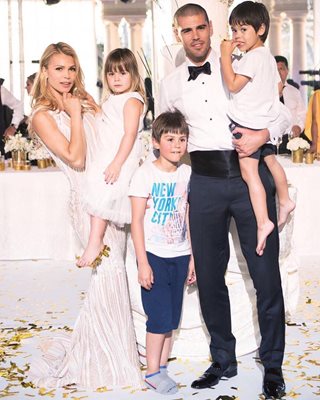 С Валдес и децата им на сватбата през 2017-а
