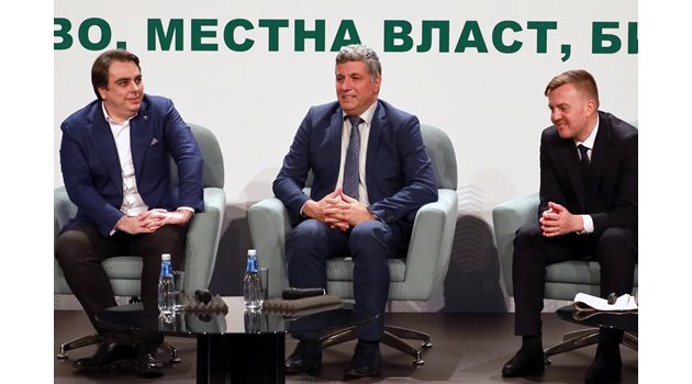Бившият регионален министър Андрей Цеков се очаква да е водач в Благоевград, а Асен Василев може би ще е начело на две листи - в Пловдив и в Хасково.